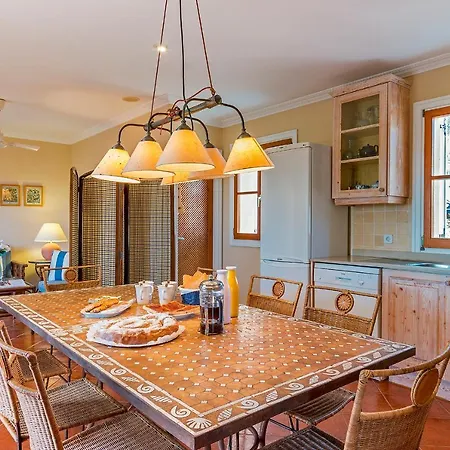 Townhouse With Pool And Mountain Views, Just 5 Min *