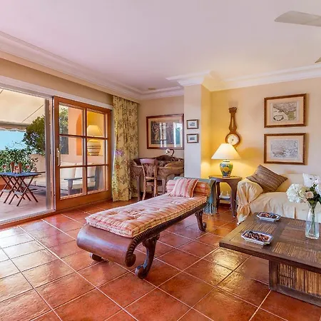 Townhouse With Pool And Mountain Views, Just 5 Min