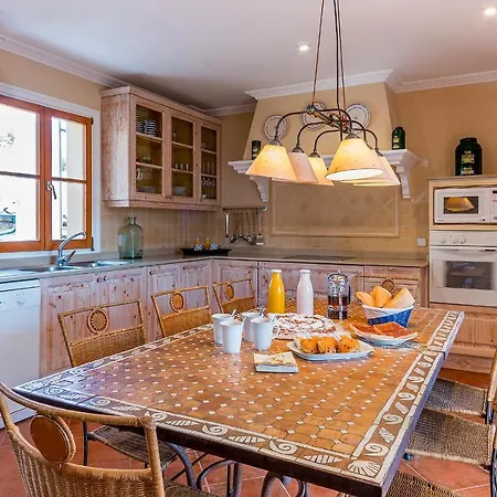 Townhouse With Pool And Mountain Views, Just 5 Min Ferienhaus Pollença