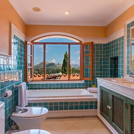 Ferienhaus Townhouse With Pool And Mountain Views, Just 5 Min Pollença