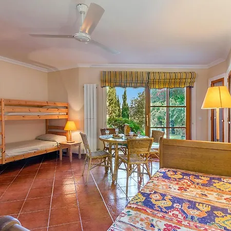 Townhouse With Pool And Mountain Views, Just 5 Min Ferienhaus *