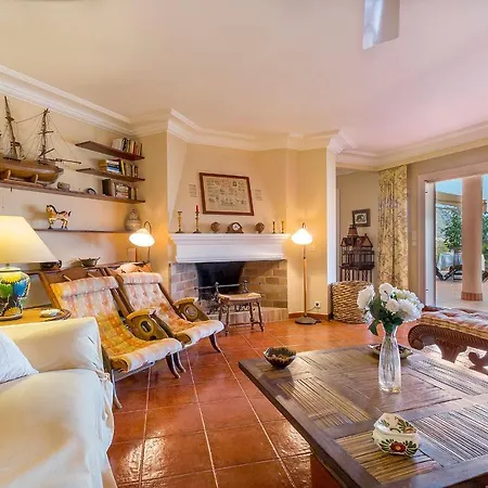 Townhouse With Pool And Mountain Views, Just 5 Min Pollença