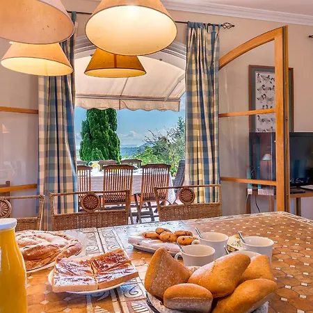 Townhouse With Pool And Mountain Views, Just 5 Min Ferienhaus