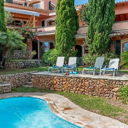 Townhouse With Pool And Mountain Views, Just 5 Min Ferienhaus