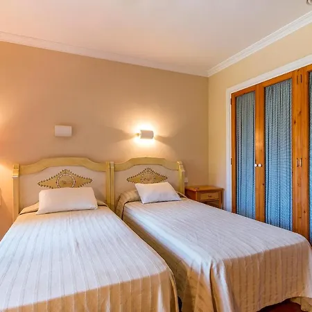 Townhouse With Pool And Mountain Views, Just 5 Min Ferienhaus Pollença
