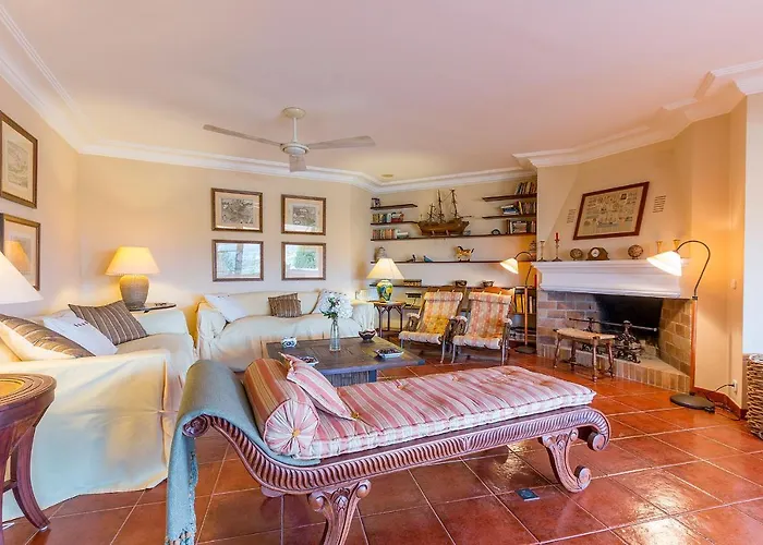 Townhouse With Pool And Mountain Views, Just 5 Min Pollença