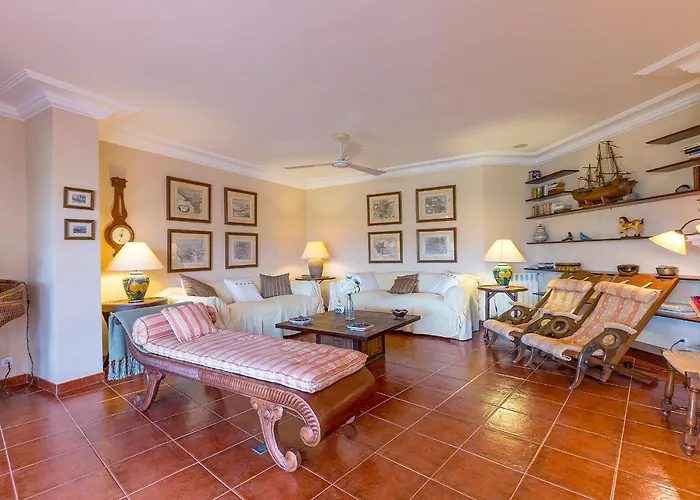 Townhouse With Pool And Mountain Views, Just 5 Min Feriehus *