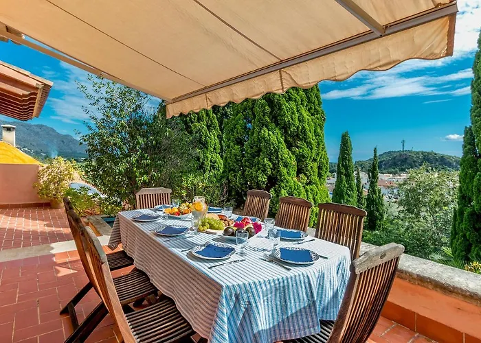 Townhouse With Pool And Mountain Views, Just 5 Min Feriehus