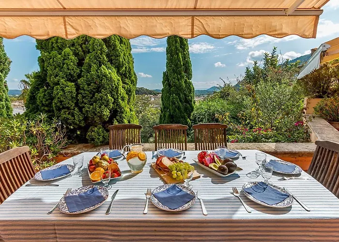 Townhouse With Pool And Mountain Views, Just 5 Min Feriehus *