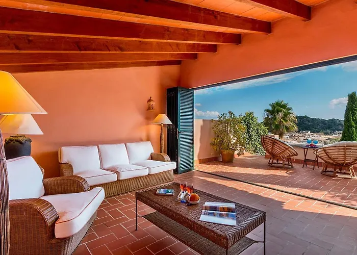 Townhouse With Pool And Mountain Views, Just 5 Min Pollença