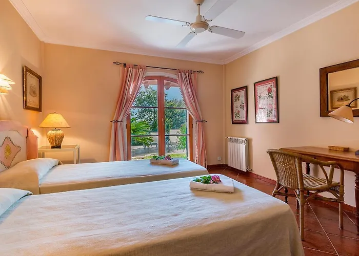 Townhouse With Pool And Mountain Views, Just 5 Min Feriehus Pollença