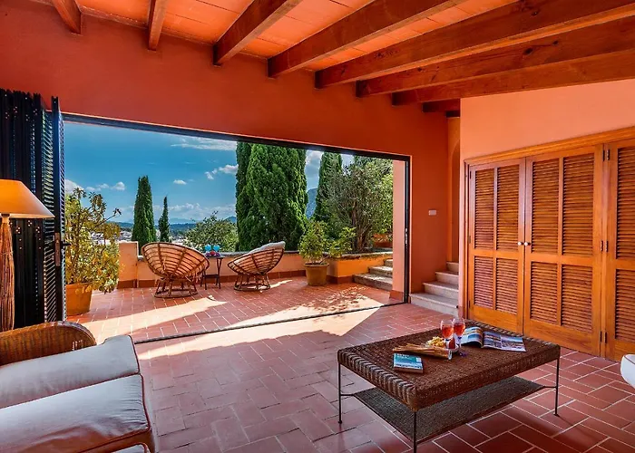 Townhouse With Pool And Mountain Views, Just 5 Min Feriehus *