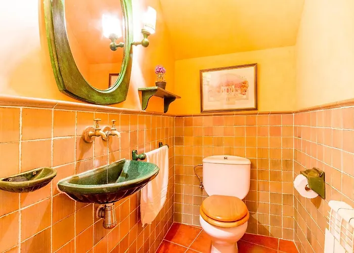 Townhouse With Pool And Mountain Views, Just 5 Min Feriehus