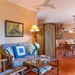 Townhouse With Pool And Mountain Views, Just 5 Min