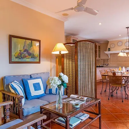 Townhouse With Pool And Mountain Views, Just 5 Min