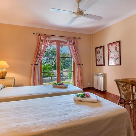 Townhouse With Pool And Mountain Views, Just 5 Min בית נופש פוינסה