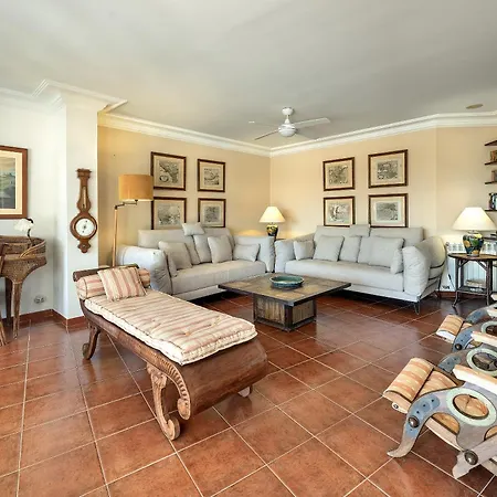 Townhouse With Pool And Mountain Views, Just 5 Min *