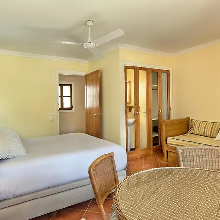 Townhouse With Pool And Mountain Views, Just 5 Min Pollenca