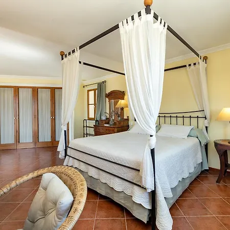Townhouse With Pool And Mountain Views, Just 5 Min Holiday home Pollenca