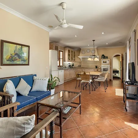 Townhouse With Pool And Mountain Views, Just 5 Min * Pollenca