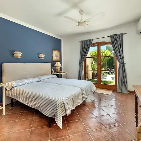 Townhouse With Pool And Mountain Views, Just 5 Min