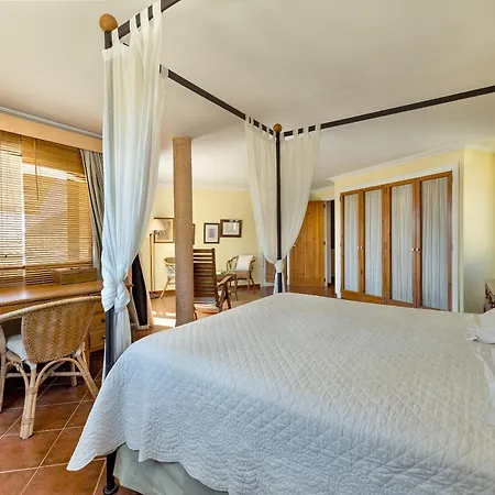 Townhouse With Pool And Mountain Views, Just 5 Min Holiday home