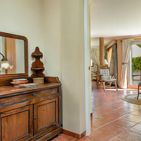 Townhouse With Pool And Mountain Views, Just 5 Min