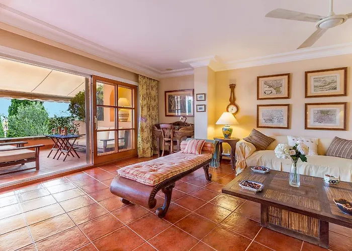 Townhouse With Pool And Mountain Views, Just 5 Min