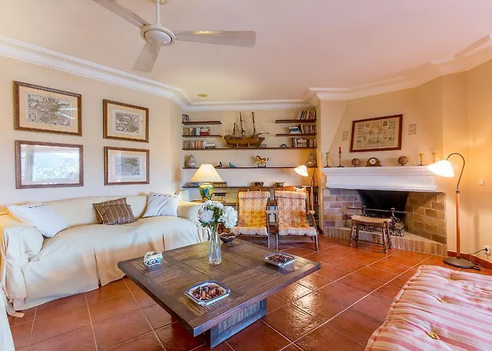 Townhouse With Pool And Mountain Views, Just 5 Min Semesterbostad *