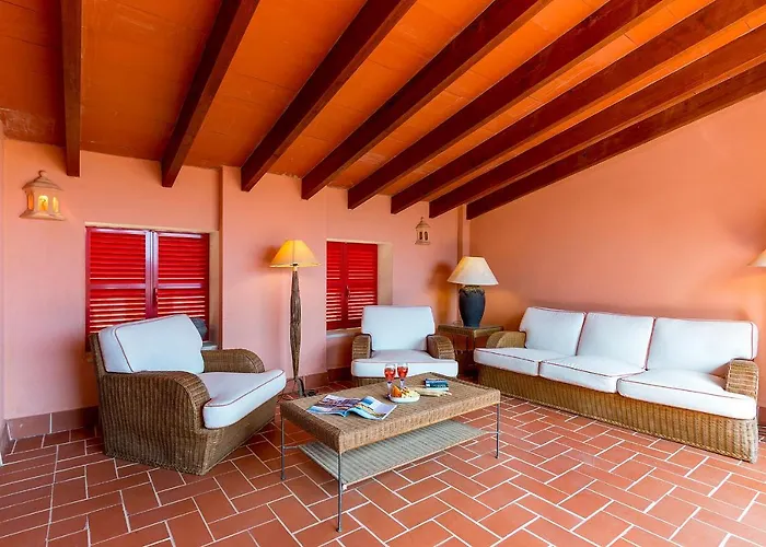 Townhouse With Pool And Mountain Views, Just 5 Min *