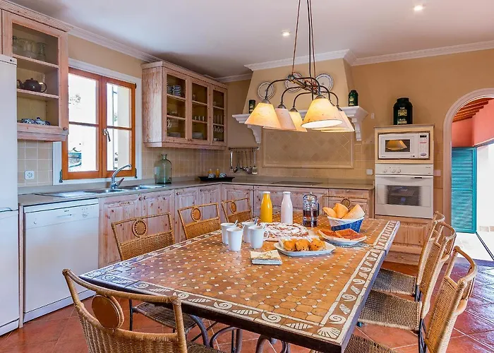 Townhouse With Pool And Mountain Views, Just 5 Min Semesterbostad Pollença