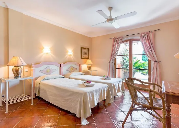 Townhouse With Pool And Mountain Views, Just 5 Min Semesterbostad Pollença