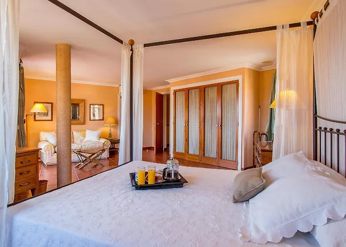 Townhouse With Pool And Mountain Views, Just 5 Min *