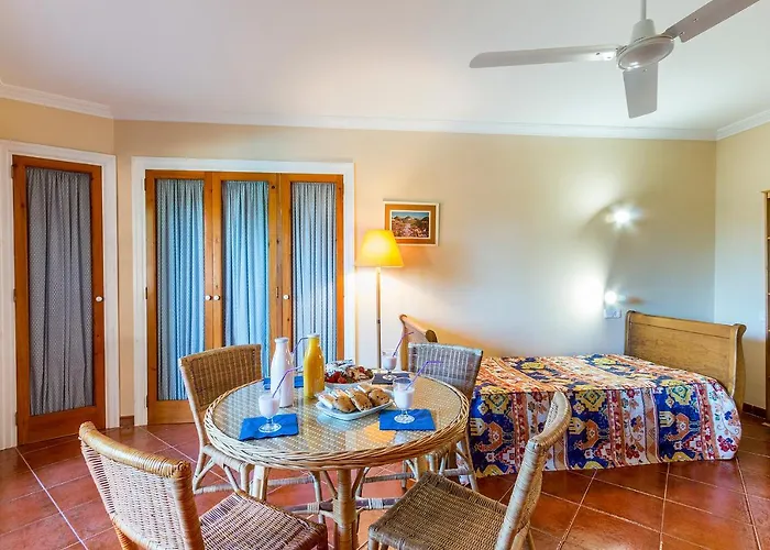 Townhouse With Pool And Mountain Views, Just 5 Min Semesterbostad