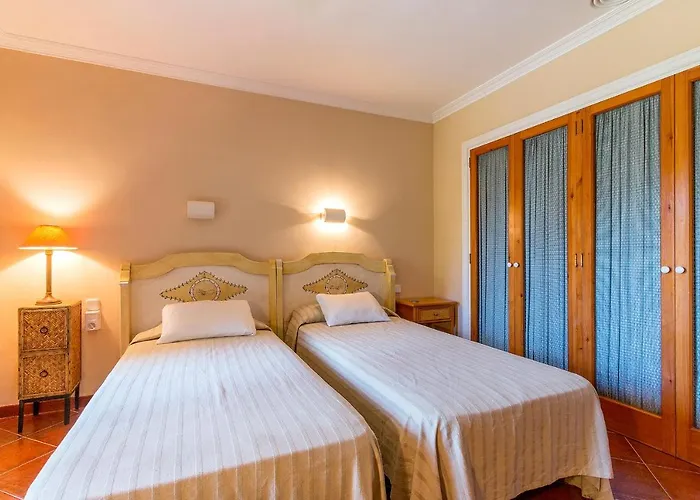 Townhouse With Pool And Mountain Views, Just 5 Min Semesterbostad Pollença