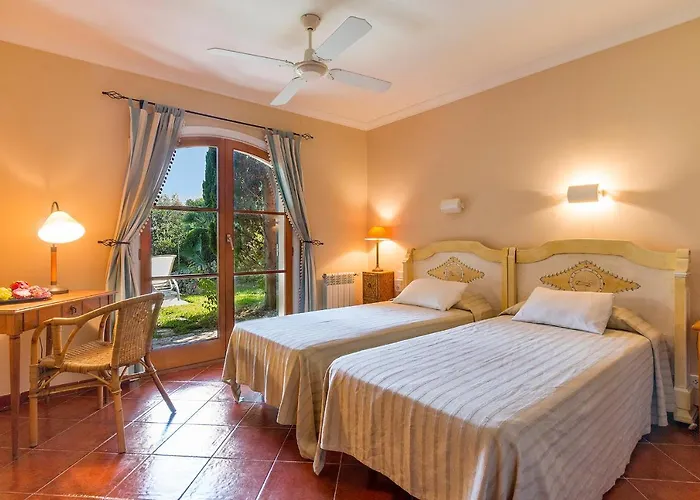 Townhouse With Pool And Mountain Views, Just 5 Min Pollença