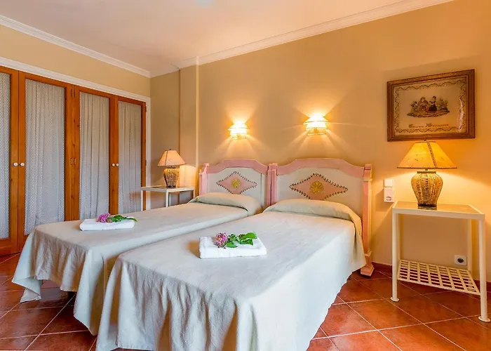 Townhouse With Pool And Mountain Views, Just 5 Min Semesterbostad Pollença