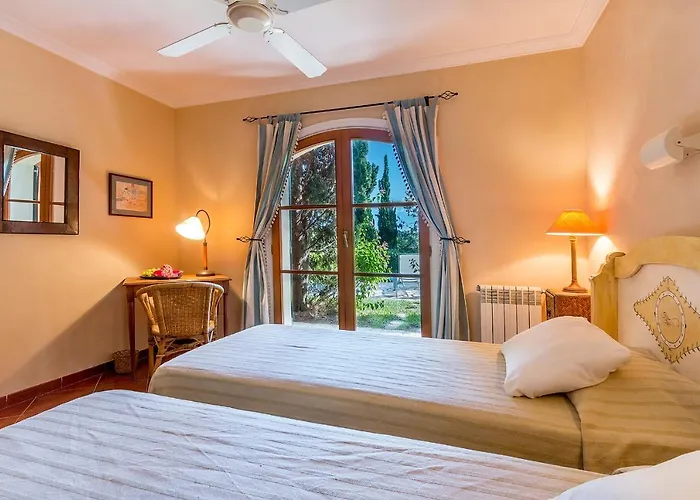 Townhouse With Pool And Mountain Views, Just 5 Min Semesterbostad